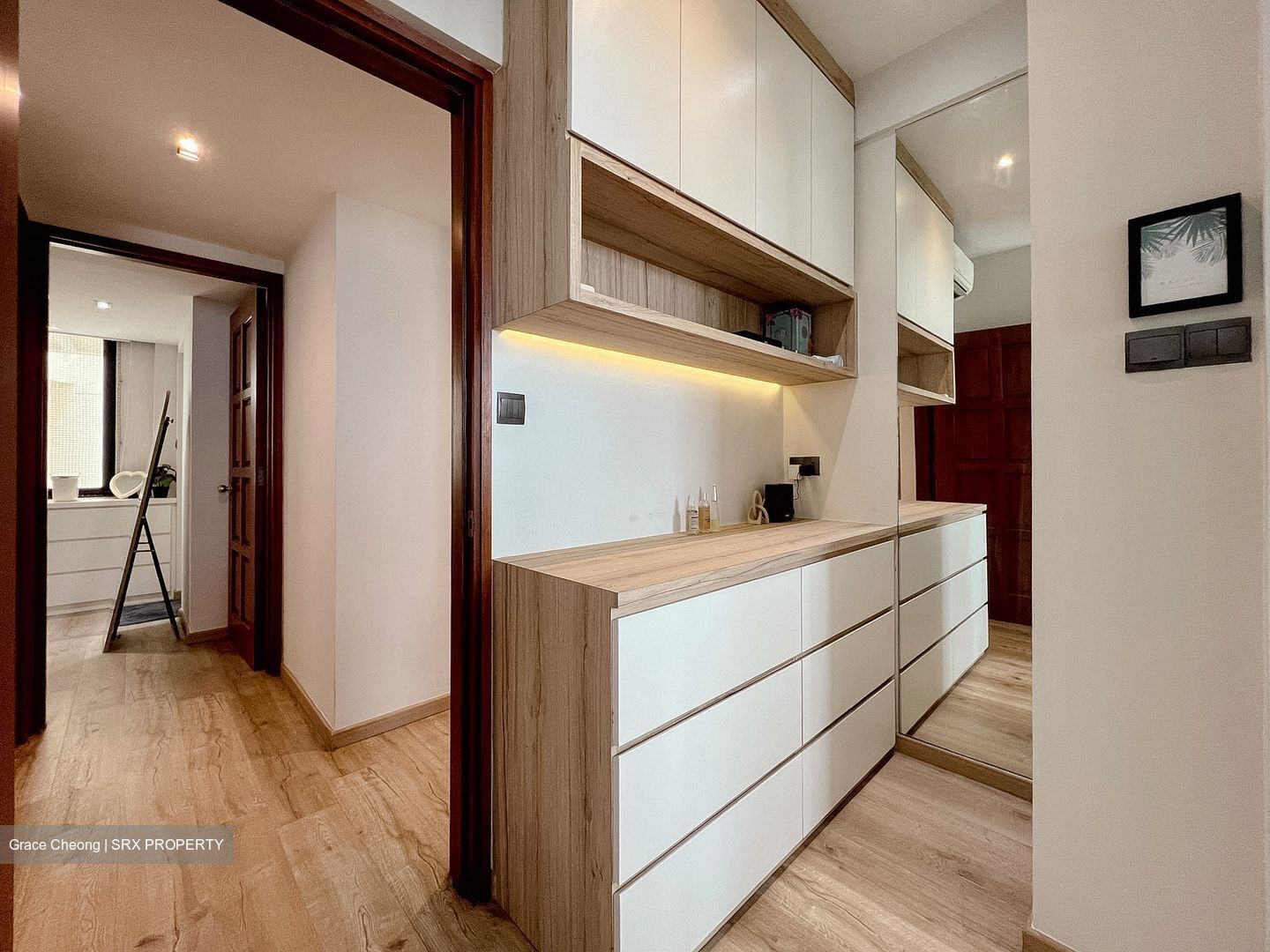 Simsville (D14), Condominium #585020411